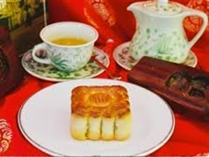 Moon cake producers revert to traditional flavours